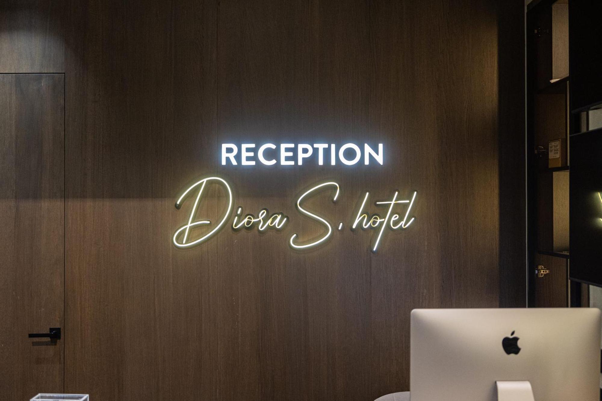 Diora'S Hotel And Apartments Влёра Экстерьер фото