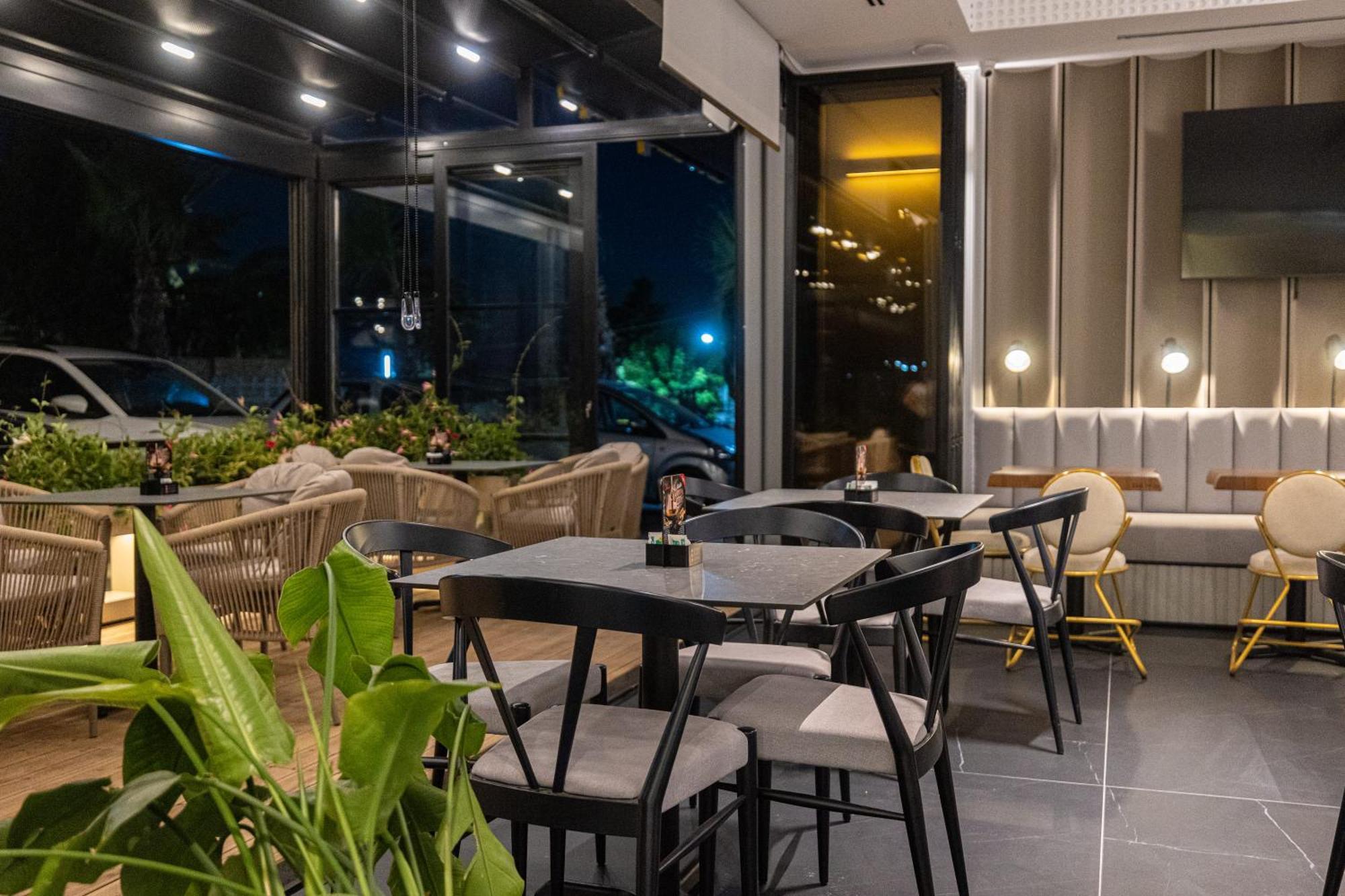 Diora'S Hotel And Apartments Влёра Экстерьер фото