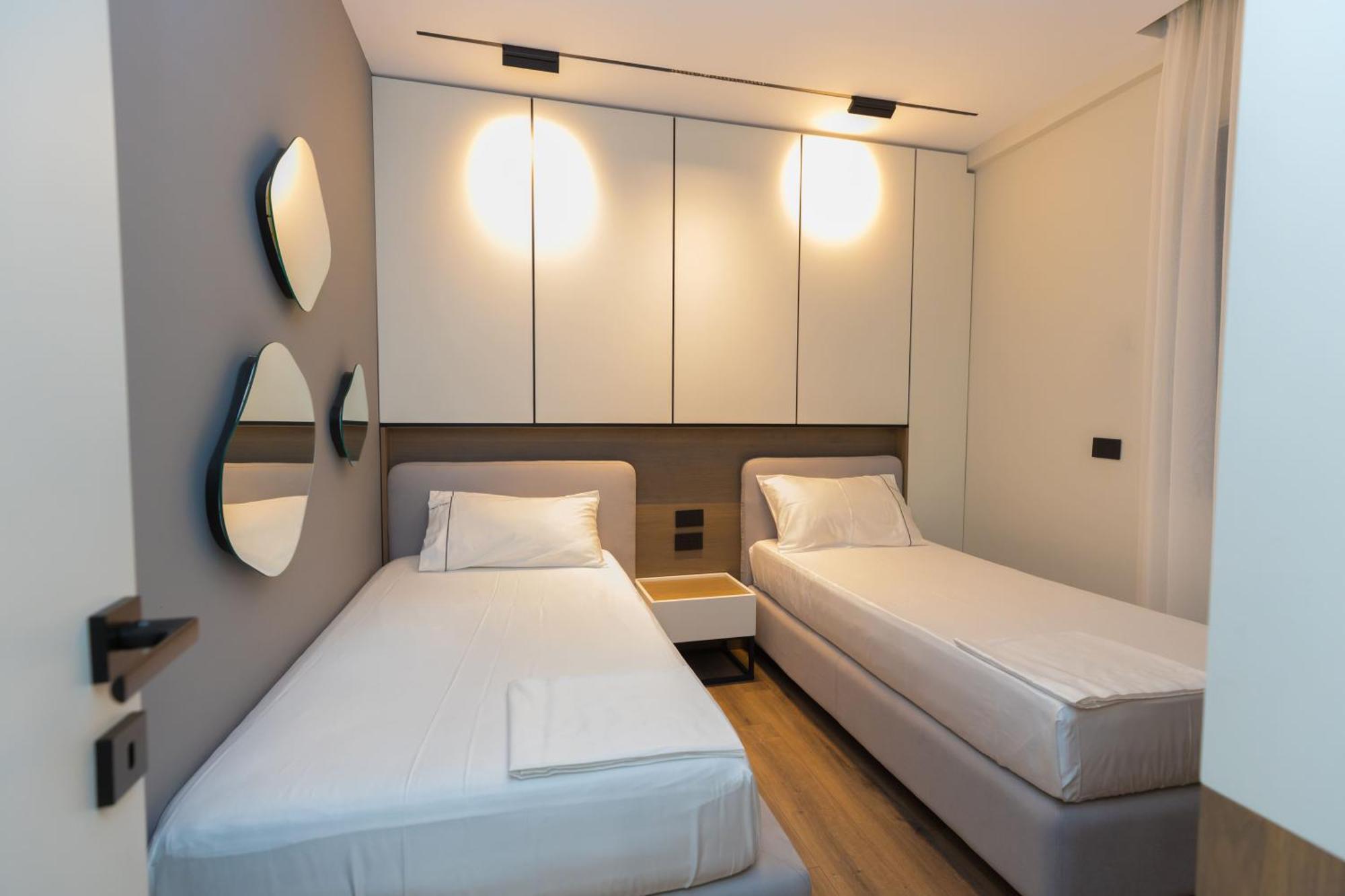 Diora'S Hotel And Apartments Влёра Экстерьер фото