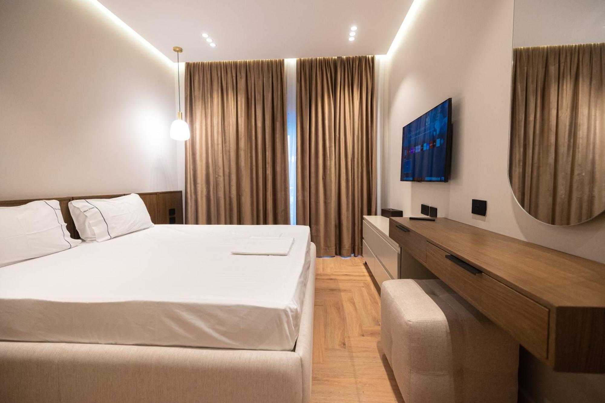 Diora'S Hotel And Apartments Влёра Экстерьер фото